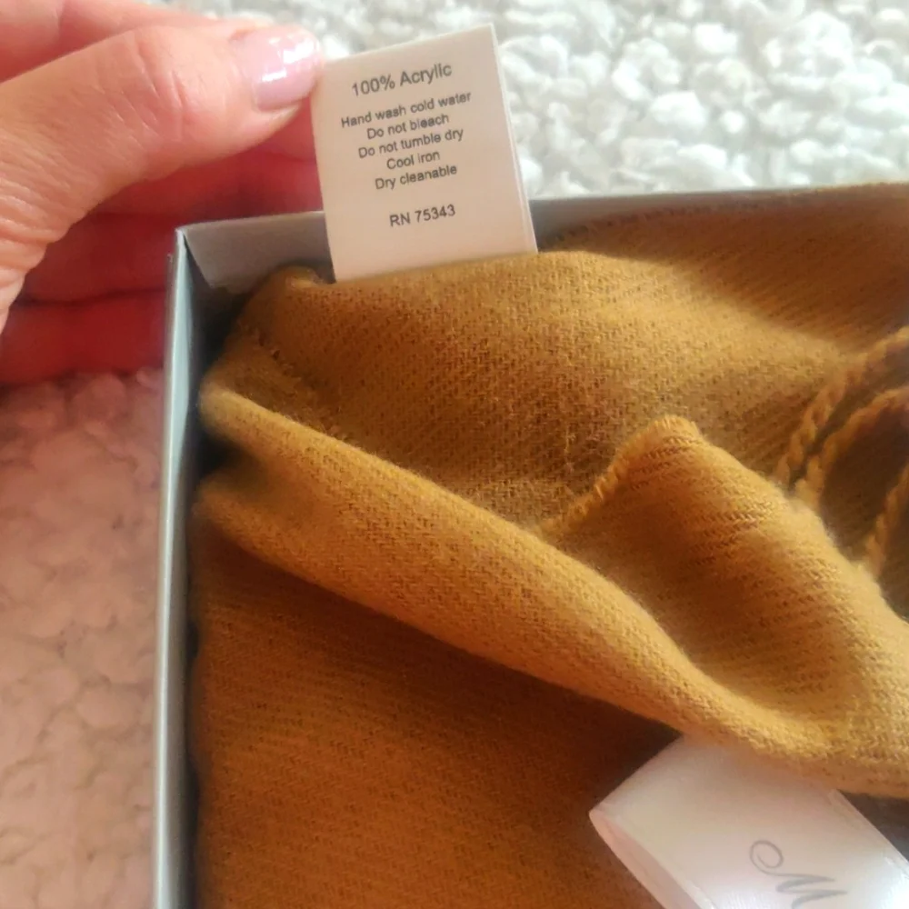 Zighilli Mens Two scarves presented in a gift box.